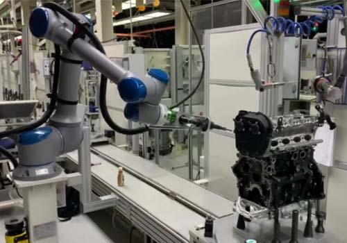 روبوتات تعاونية تساعد معدل أتمتة إنتاج السيارات زيادة كذلك