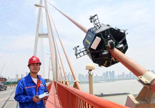 ما هي " الأعمال المثيرة " لروبوت التفتيش الذي يتسلق جسر نهر اليانغتسي!
