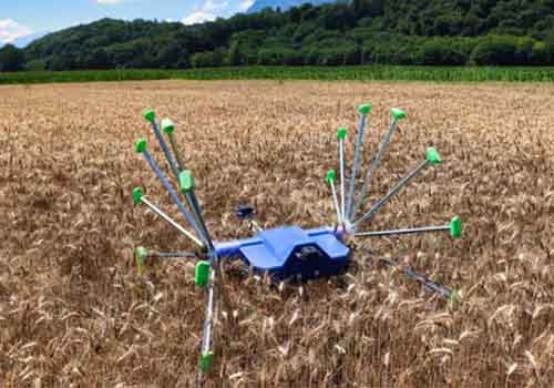 يمكن أن يسافر روبوت SentiV عبر الحقول ويدور نفسه لفحص المحاصيل